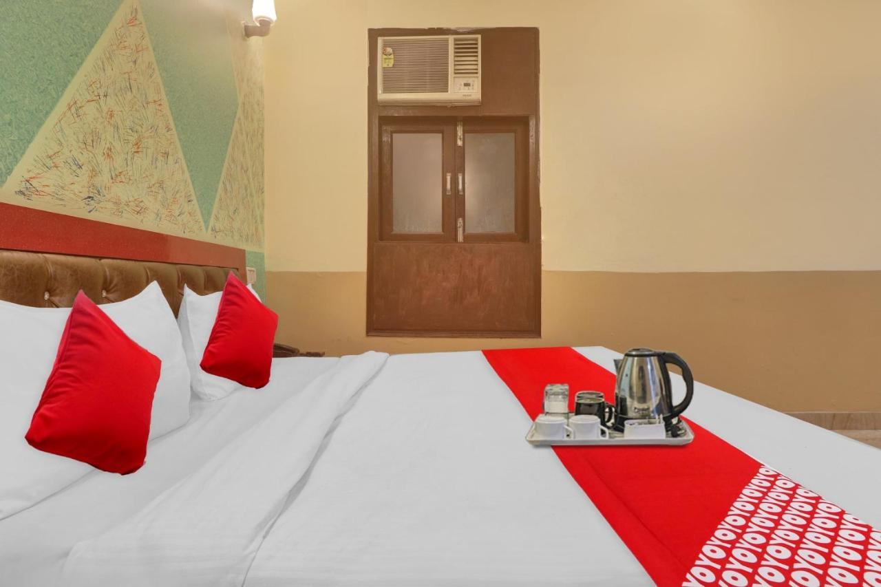 Hotel O Prince Home Stay Near Ambience Mall Nueva Delhi Exterior foto