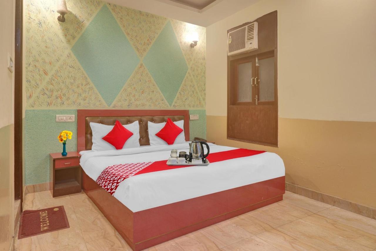 Hotel O Prince Home Stay Near Ambience Mall Nueva Delhi Exterior foto