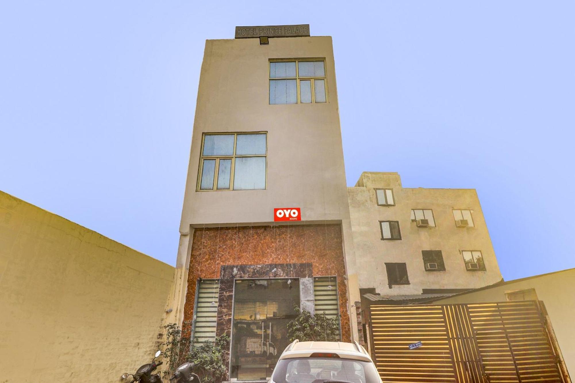 Hotel O Prince Home Stay Near Ambience Mall Nueva Delhi Exterior foto