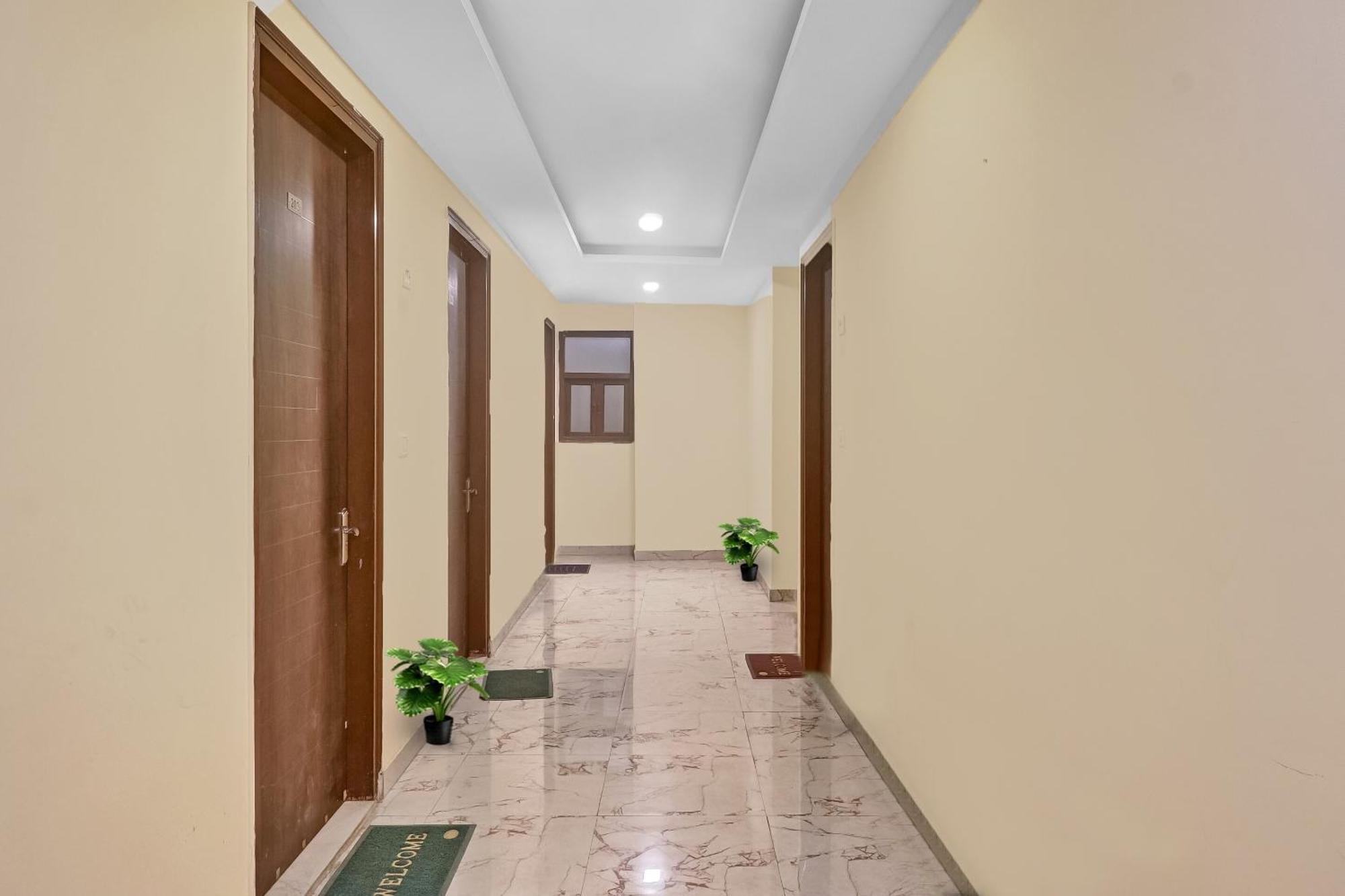 Hotel O Prince Home Stay Near Ambience Mall Nueva Delhi Exterior foto