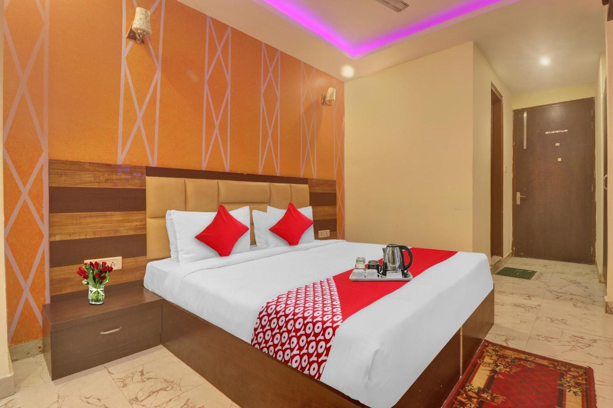 Hotel O Prince Home Stay Near Ambience Mall Nueva Delhi Exterior foto